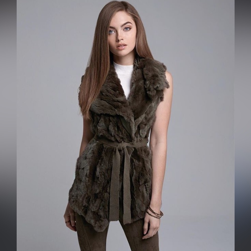 Real Fur & Sweater Vest.